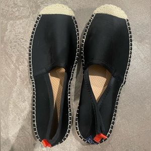 women’s black beach shoes